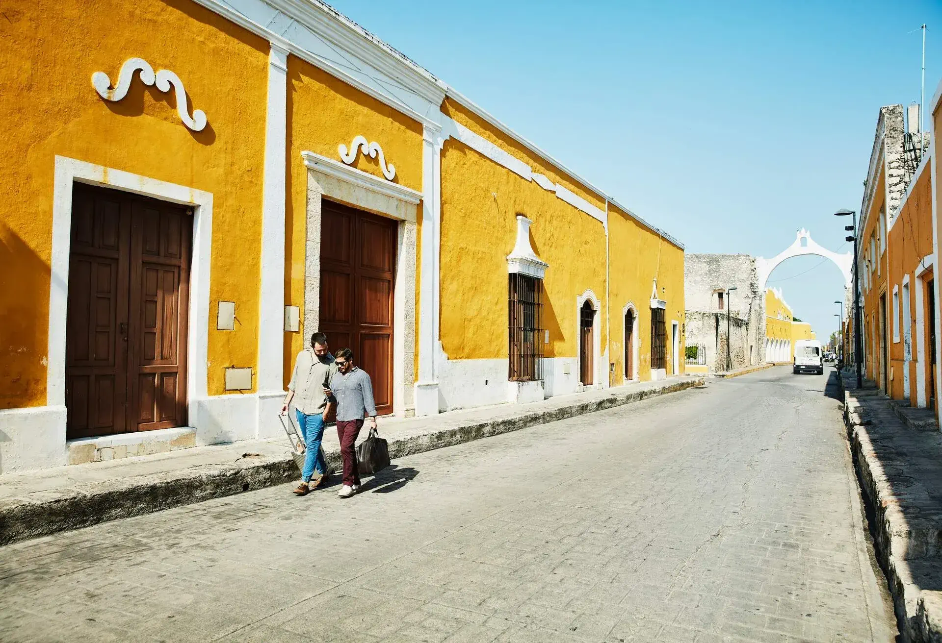 DEST_MEXICO_YUCATAN_IZAMAL_THEME_GAY_COUPLE_LGBTQ_GettyImages-970425416