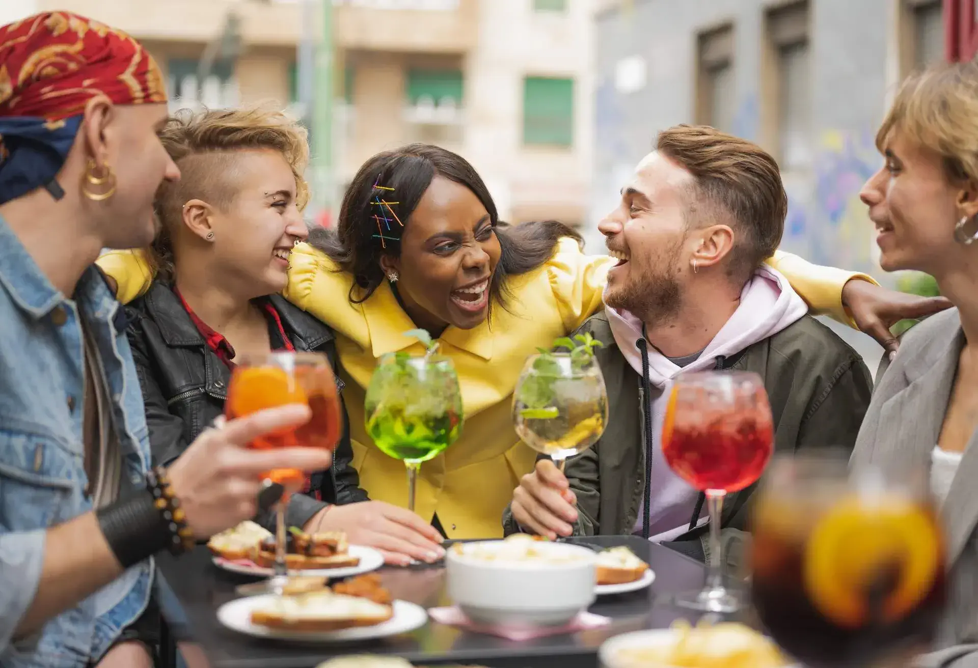 restaurant_drinks_tapas_people_friends_lgbtq