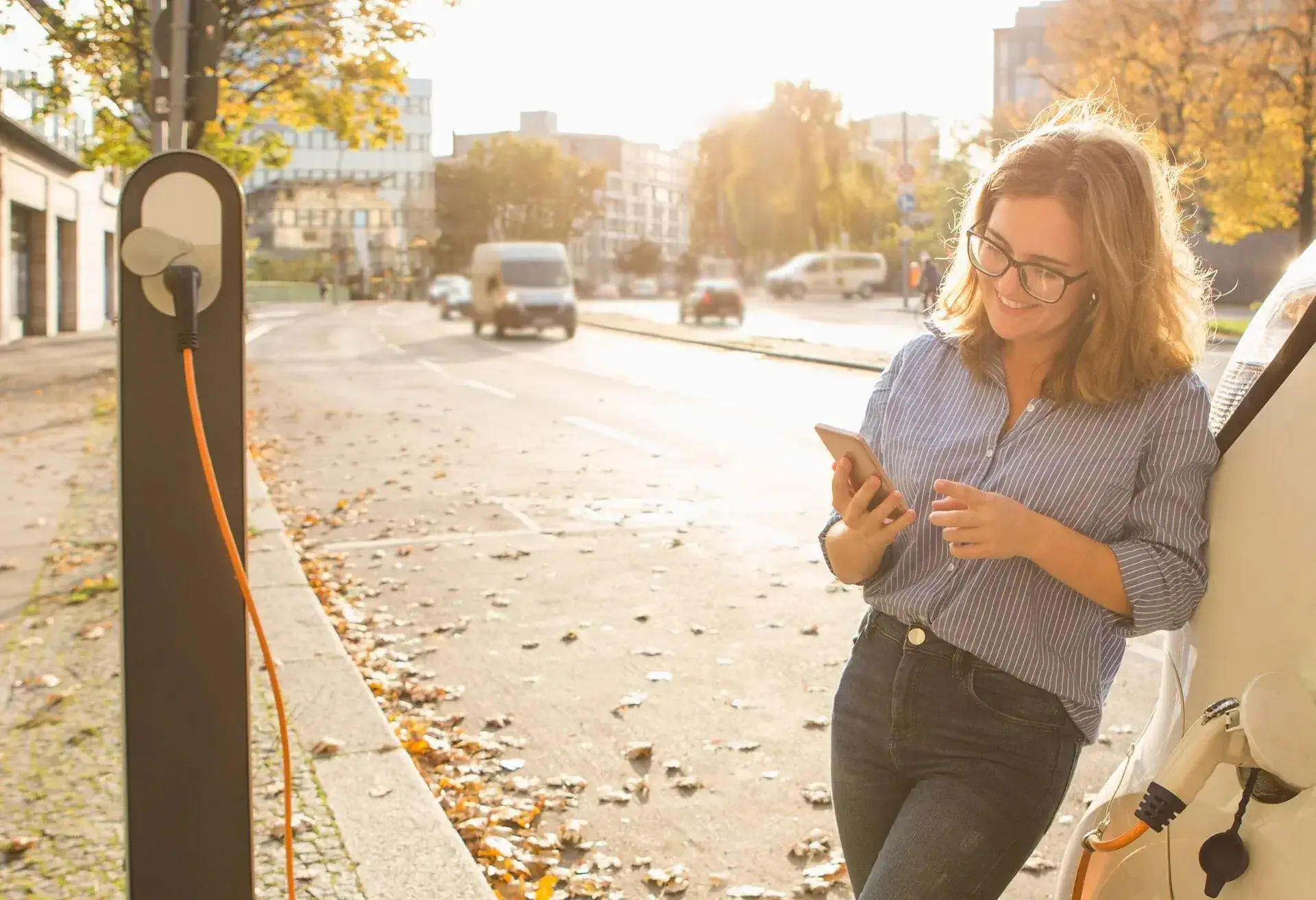 dest_germany_theme_car_charging-station_car-share_rental_mobile-device