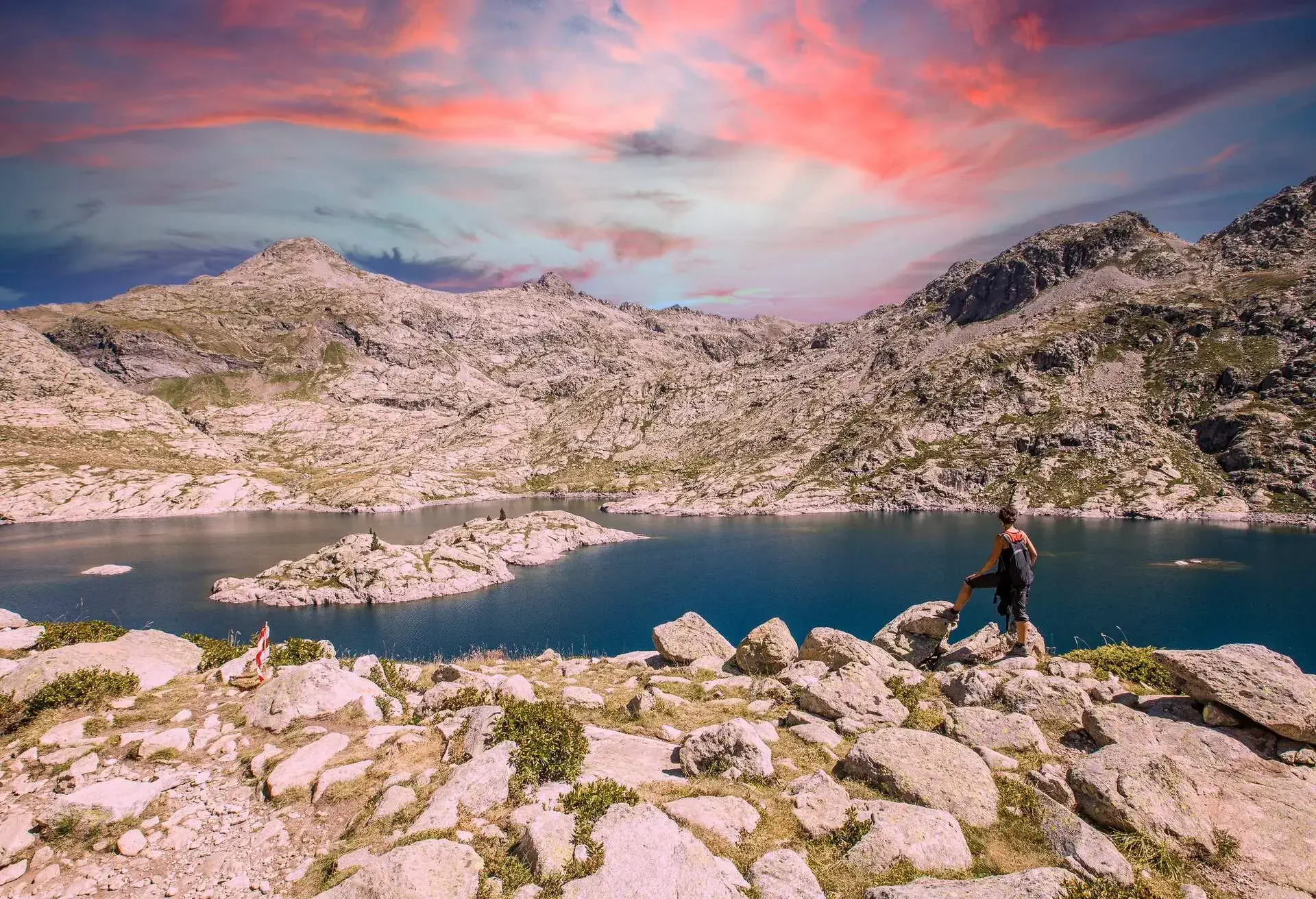 DEST_SPAIN_HUESCA_IBON-DE-ESTANES_LAKE_GettyImages-1290702000