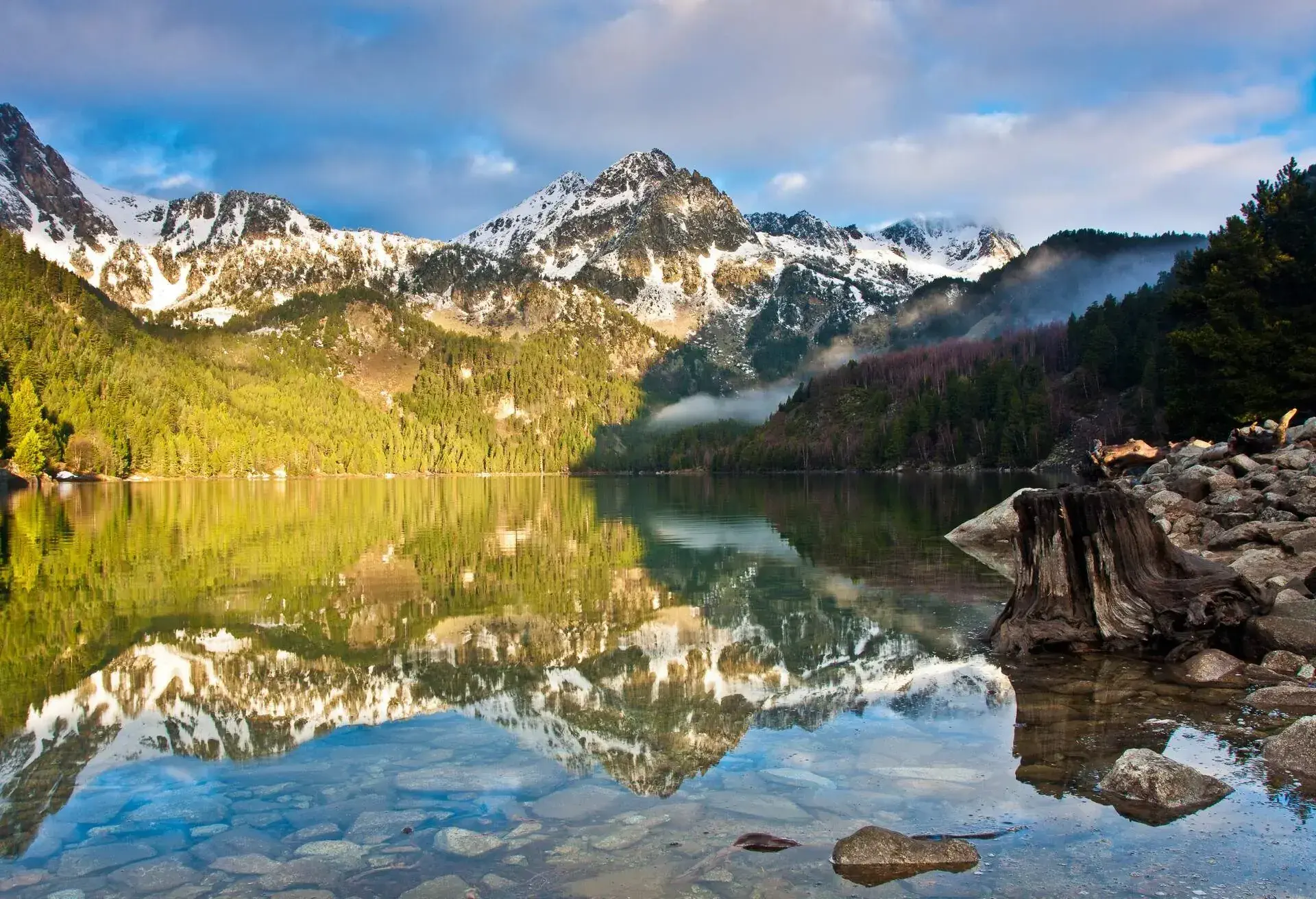 DEST_SPAIN_LERIDA_SAN-MAURICIO_LAKE_GettyImages-538800731