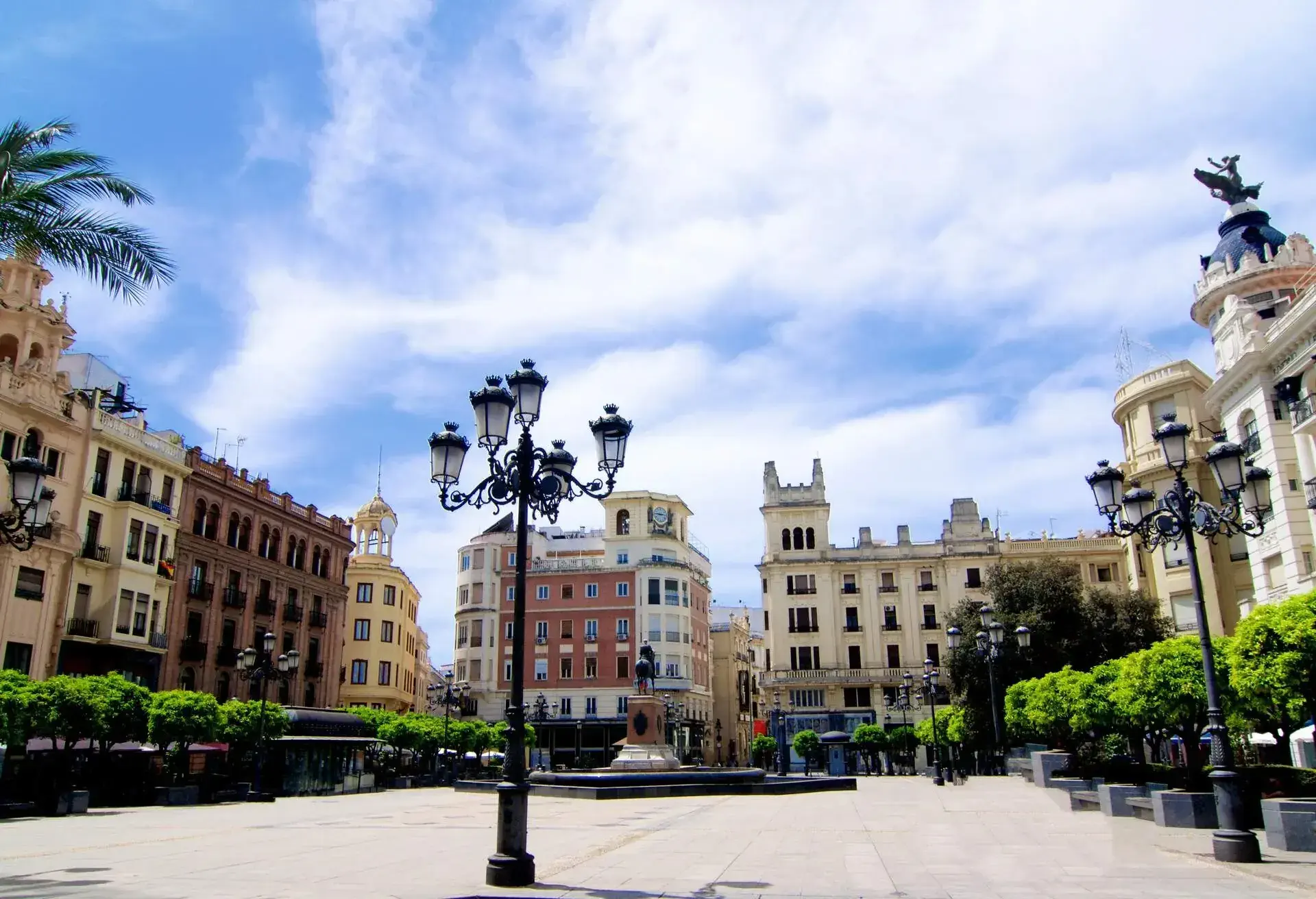 DEST_SPAIN_CORDOBA_Plaza_Tendillas_GettyImages-1056413054