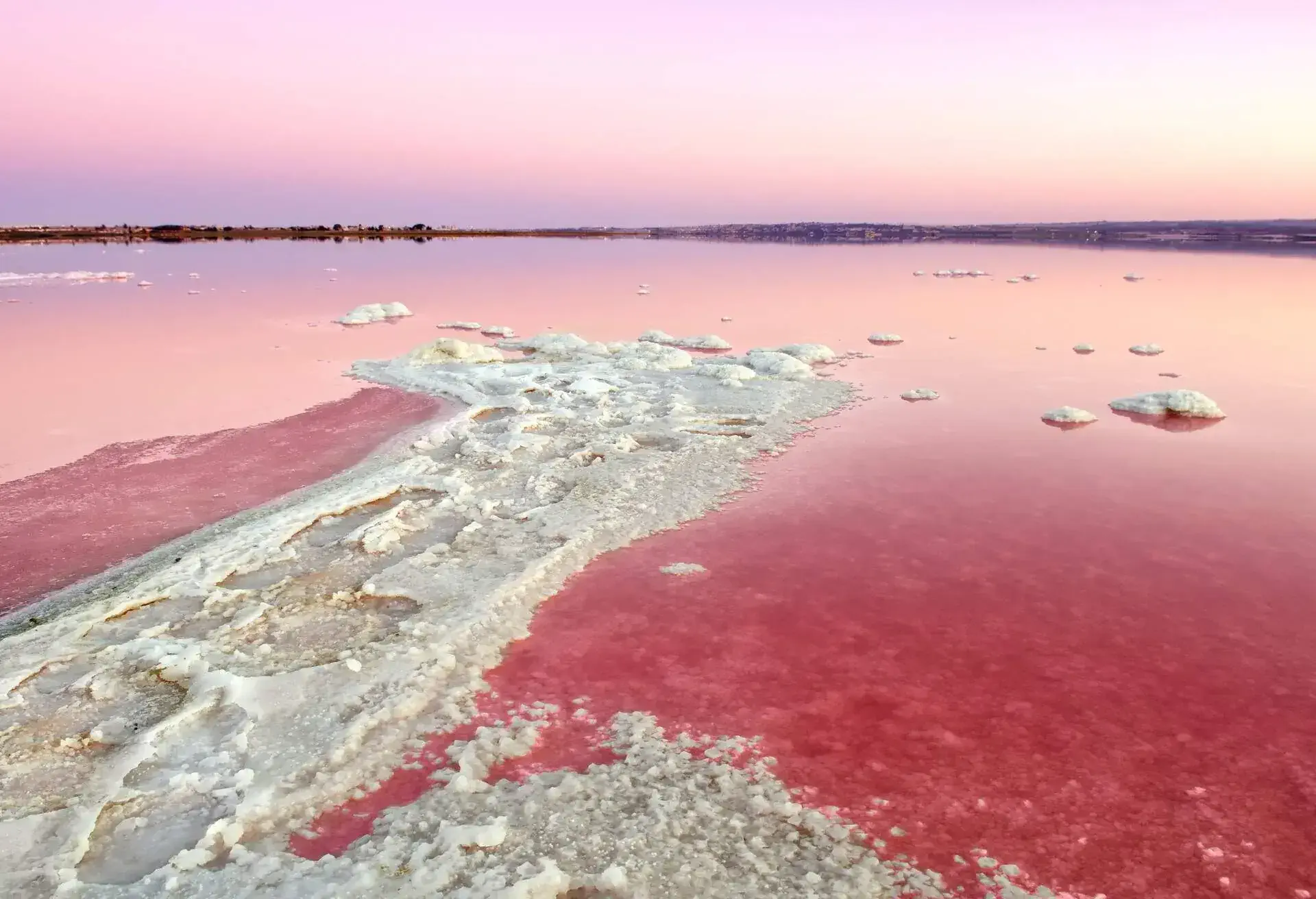 DEST_SPAIN_SALINAS-DE-TORREVIEJA_PINK-SALT-LAKE_GettyImages-514449626