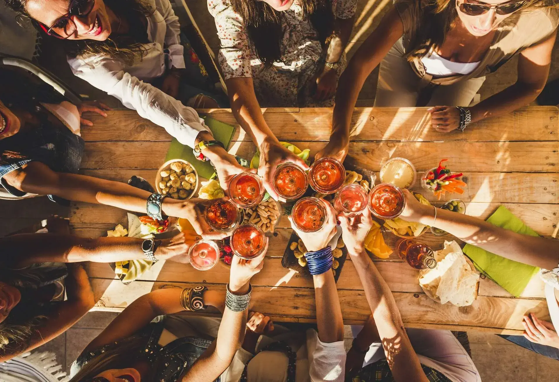 people_friends_food_tapas