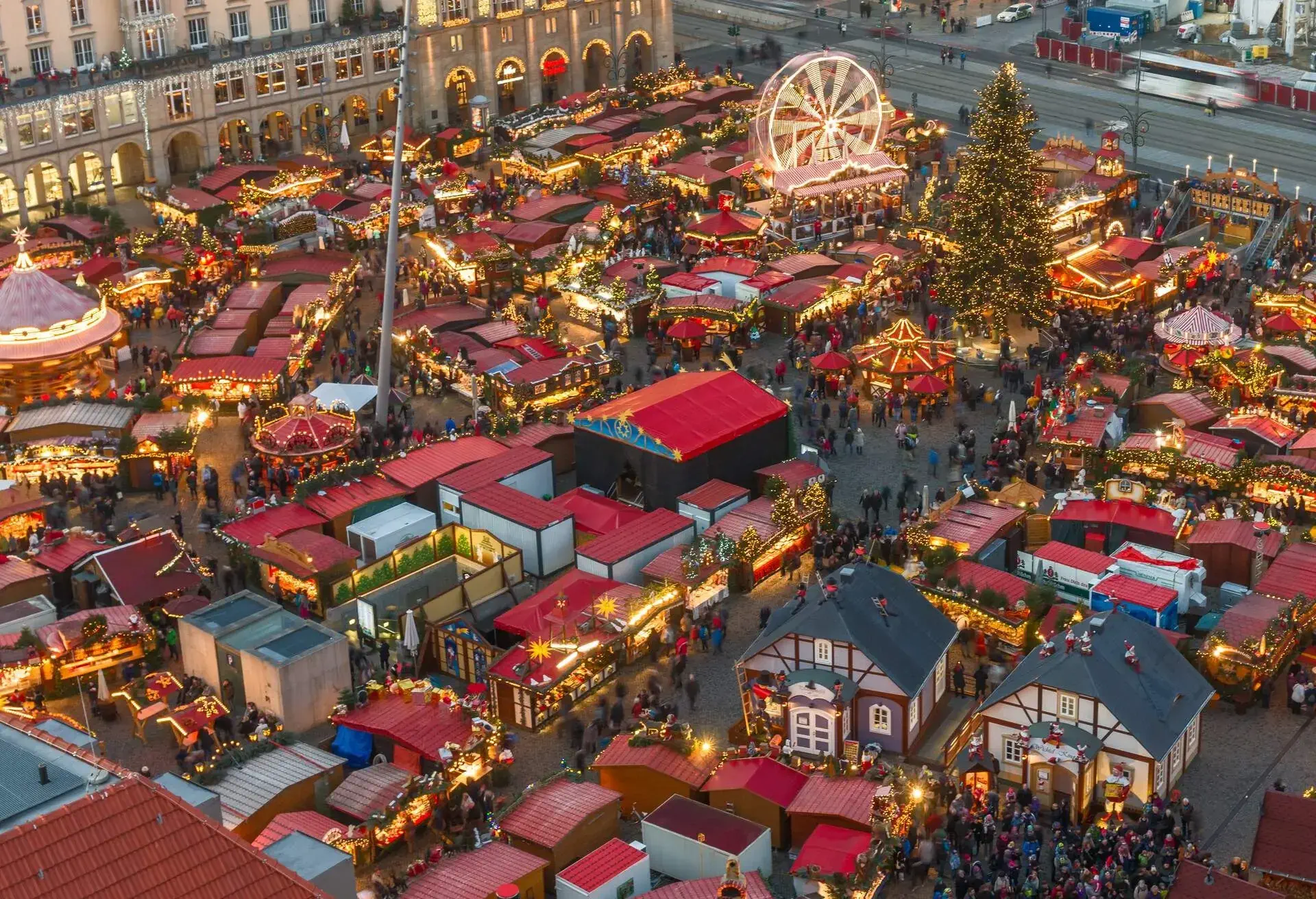 DEST_GERMANY_DRESDEN_CHRISTMAS-MARKET_shutterstock-premier_521102413