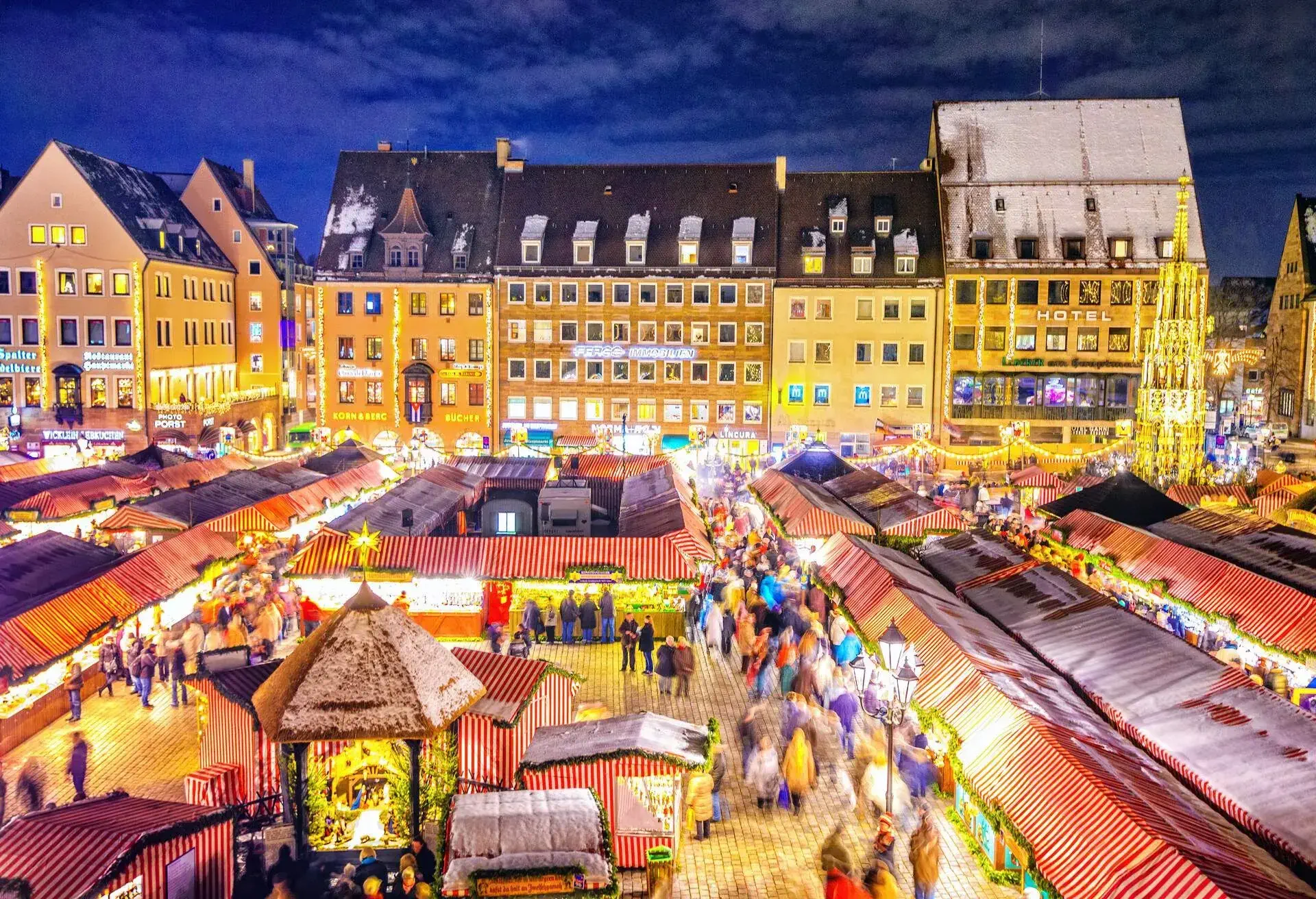 DEST_GERMANY_CHRISTMAS_MARKET_CHRISTKINDLESMARKT_NUREMBERG_GettyImages-497371589
