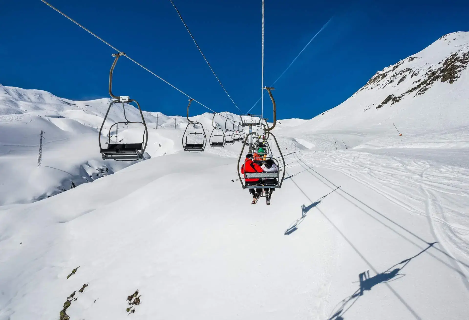 DEST_SPAIN_Formigal_Huesca_THEME_SKIING_Shutterstock_398633383