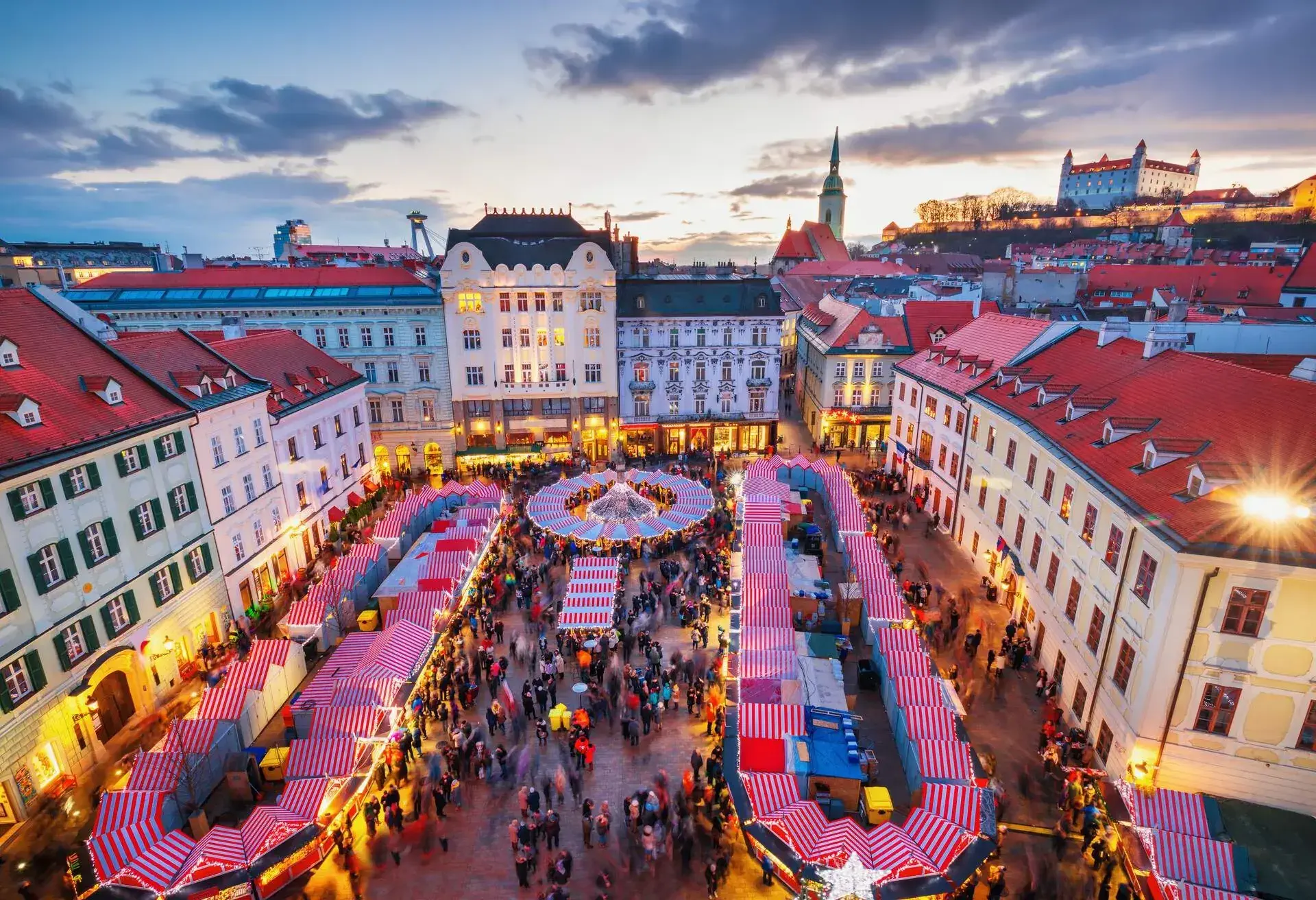 SLOVAKIA_BRATISLAVA_MAIN-SQUARE_CHRISTMAS-MARKET