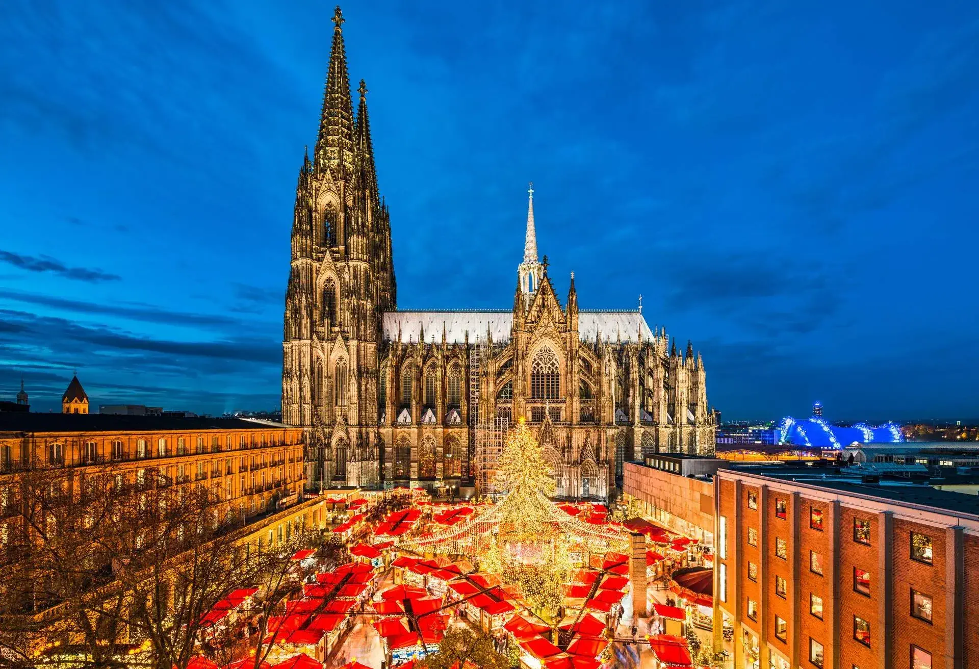 DEST_GERMANY_COLOGNE_CHRISTMAS-MARKET_shutterstock-premier_694776442