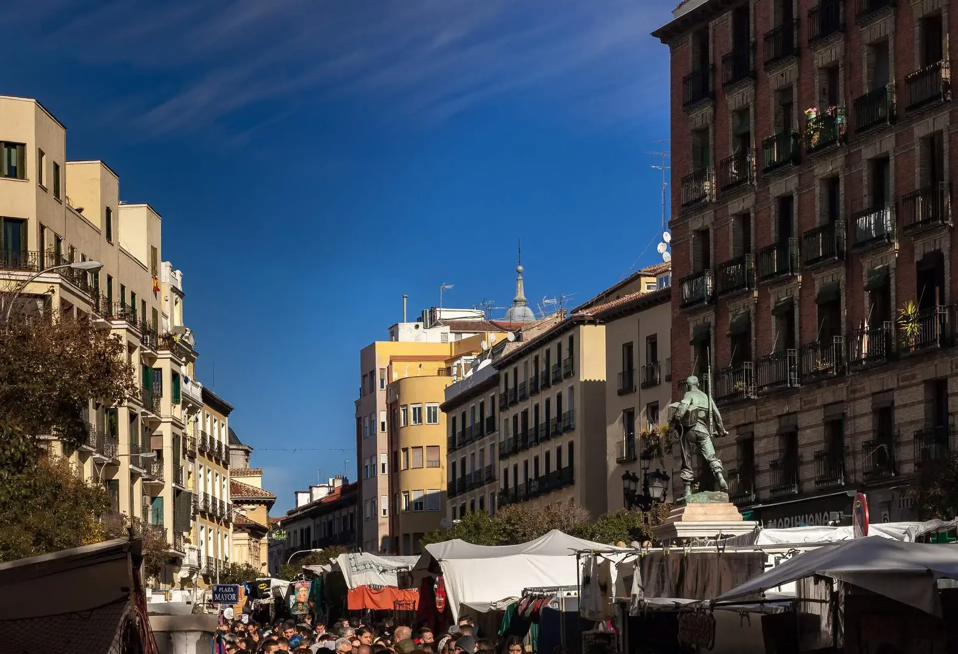 DEST_SPAIN_MADRID_RASTRO_MARKET_GETTYIMAGES_900972300