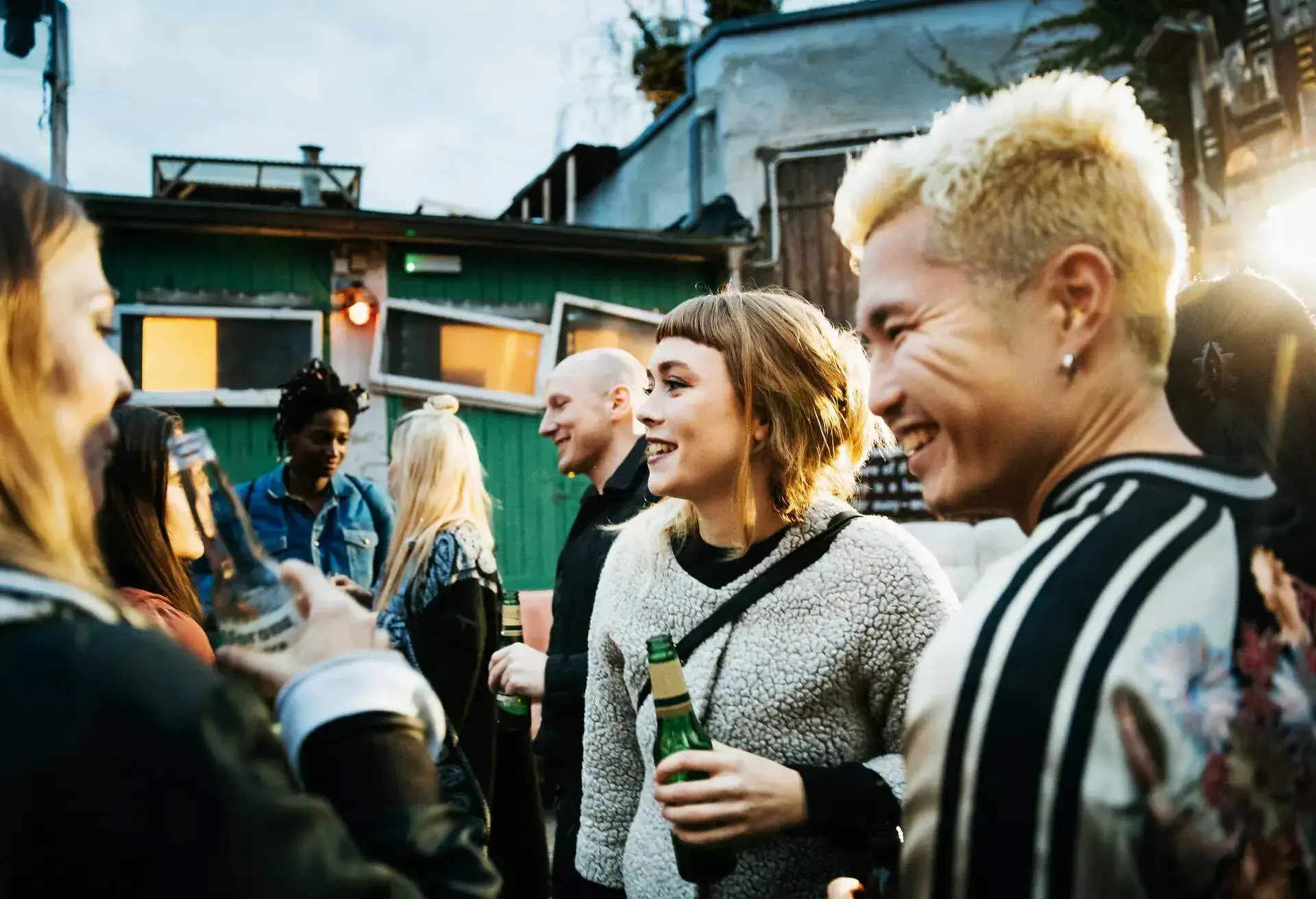 germany_berlin_theme_people_friends_beer