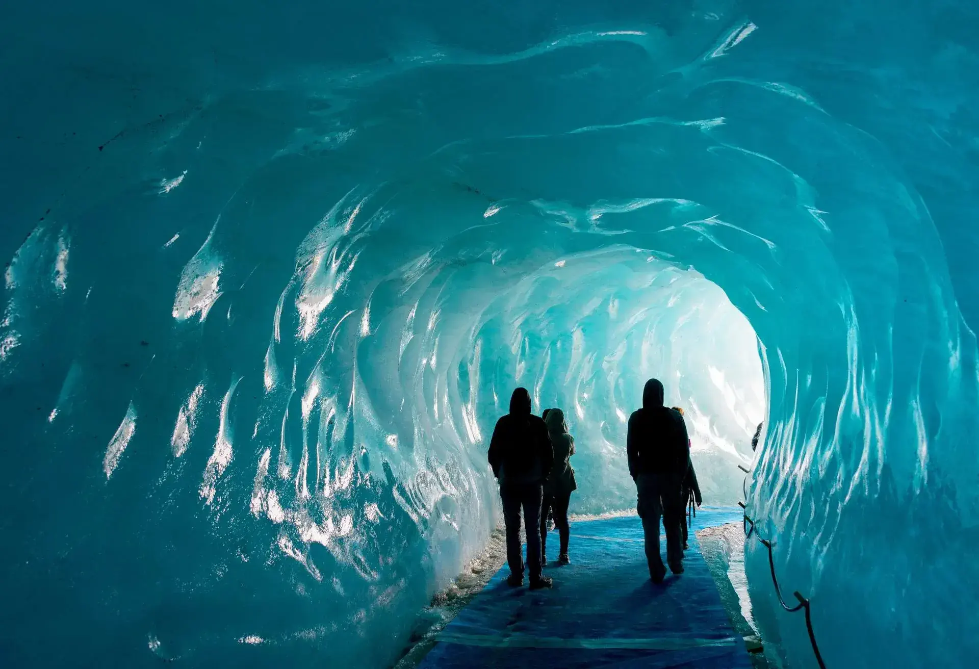 DEST_FRANCE_CHAMONIX_MONT-BLANC_MASSIF_MER-DE-GLACE-GLACIER_ICE-CAVE_ALPS_GettyImages-860105662