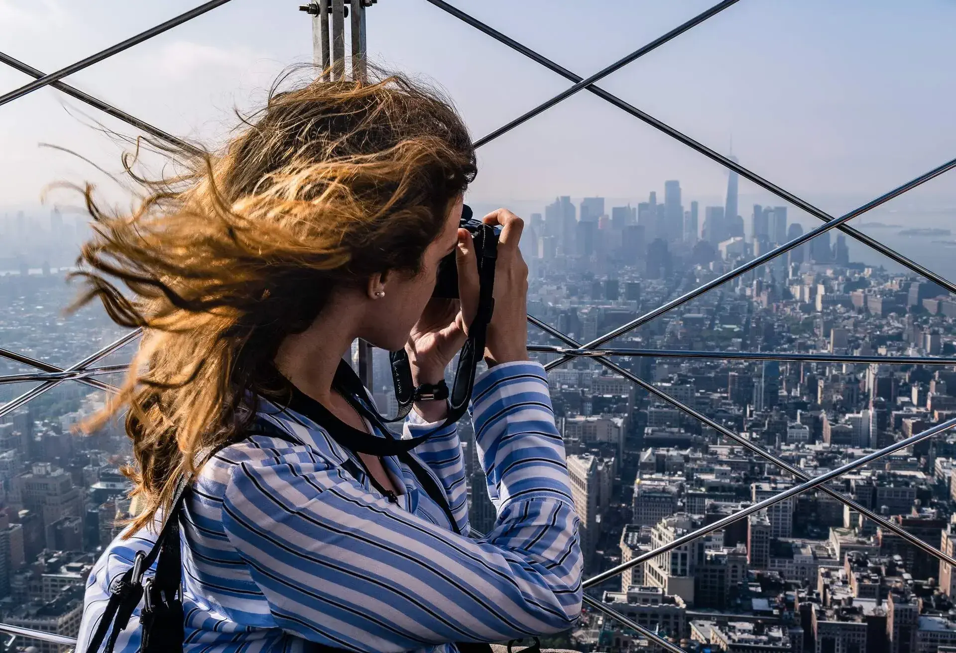 USA_NEW_YORK_EMPIRE_STATE_BUILDING_PEOPLE_WOMAN