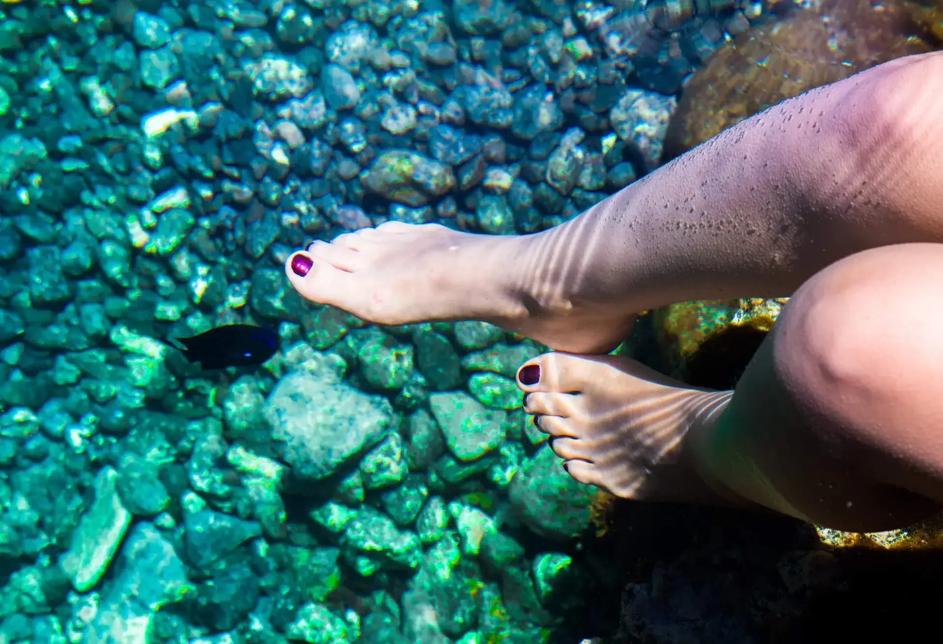 DEST_SPAIN_TENERIFE_NATURAL_POOL_PEOPLE_WOMAN_LEGS_GettyImages-681050094