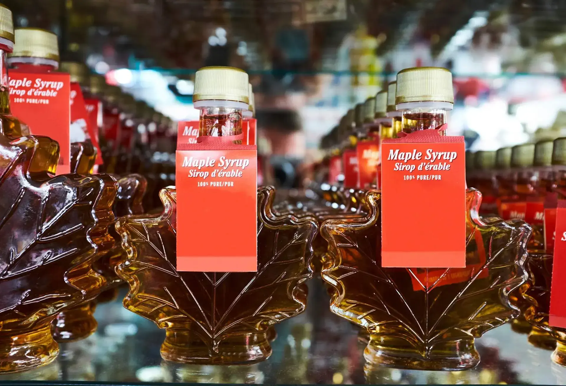 THEME_FOOD_CANADIAN_MAPLE-SYRUP_SOUVENIR_GettyImages-702549371
