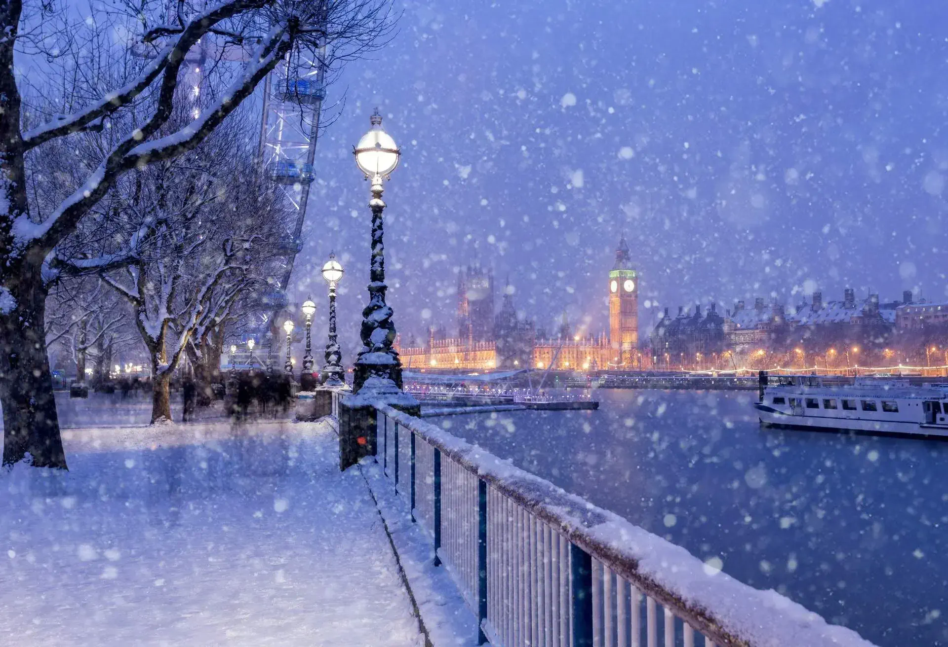 View of Jubilee Gardens and Westminster Palace during the winter holidays in London.