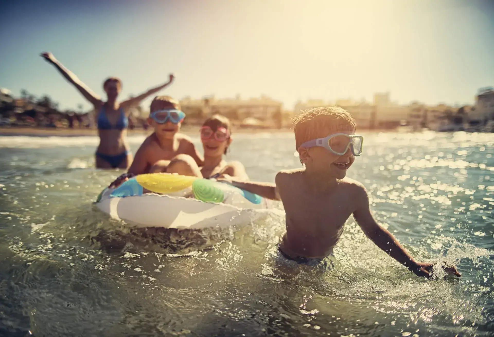 _family_kids_beach_dest_spain_costa-del-sol