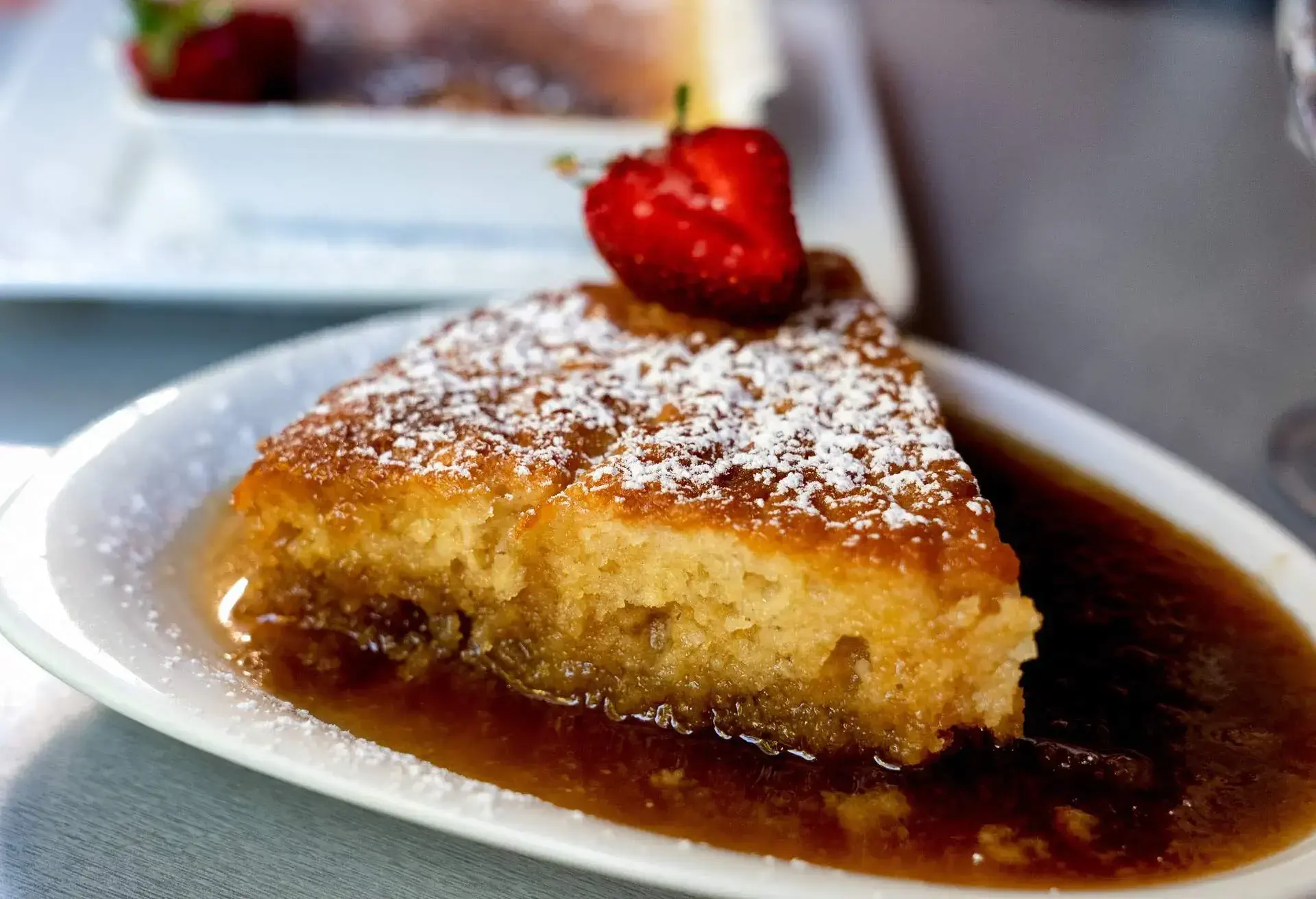 THEME_FOOD_CANADIAN_POUDING_CHOMEUR_MAPLE_PUDDING_CAKE_GettyImages-1020049486