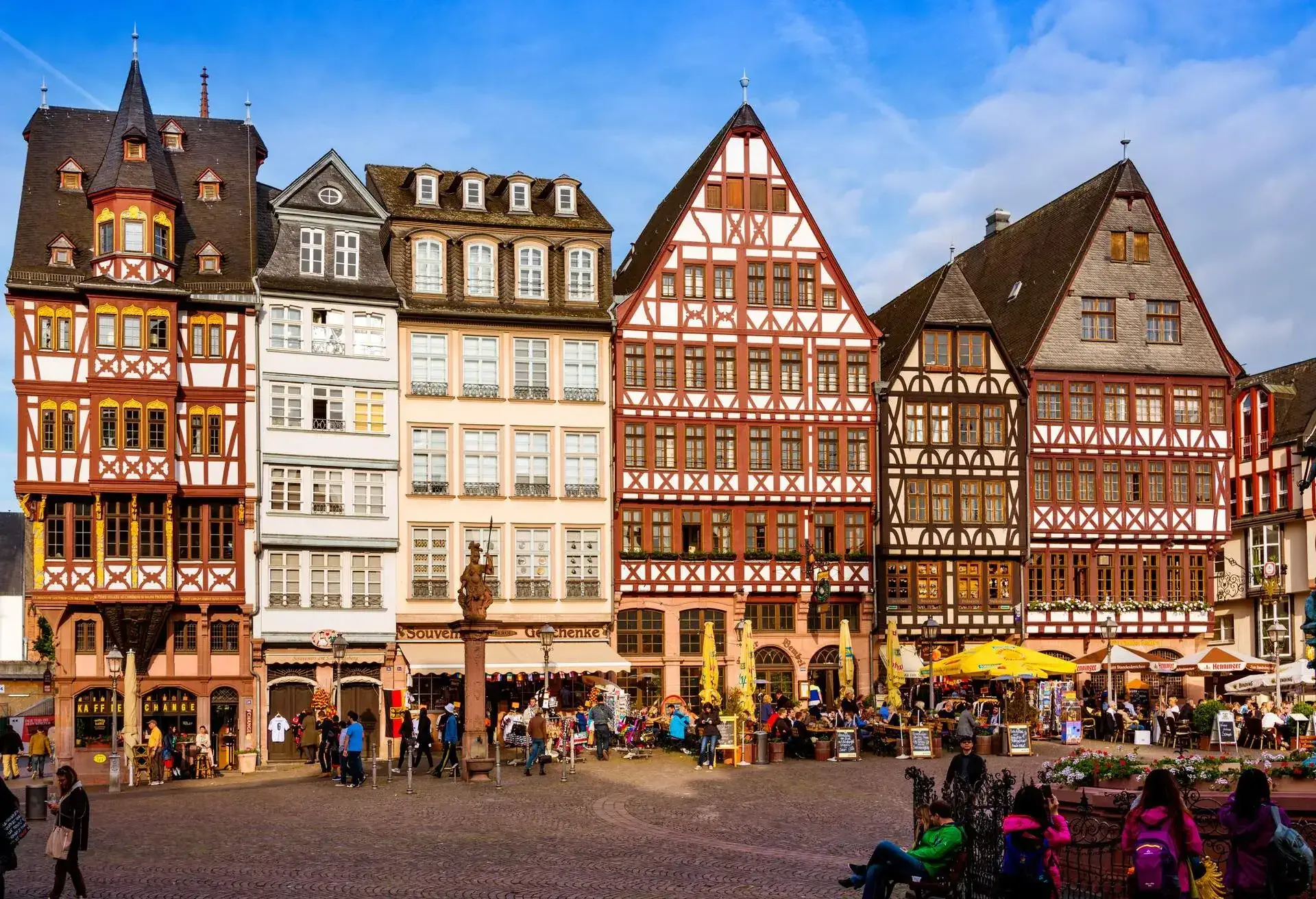 DEST_GERMANY_FRANKFURT-ROMERBERG-GettyImages-509639305