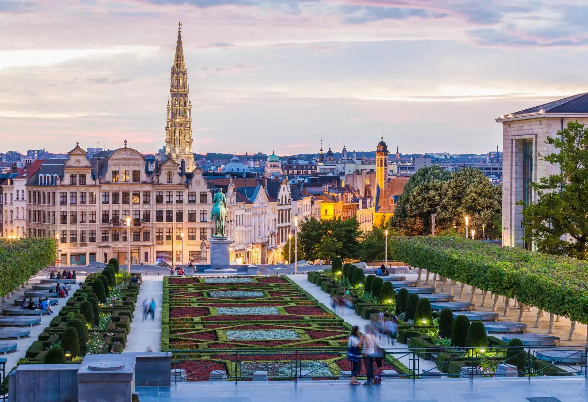 DEST_BELGIUM_BRUSSELS_MONT_DES_ARTS_PARK_TOWNHALL_TOWER_GettyImages-589938821
