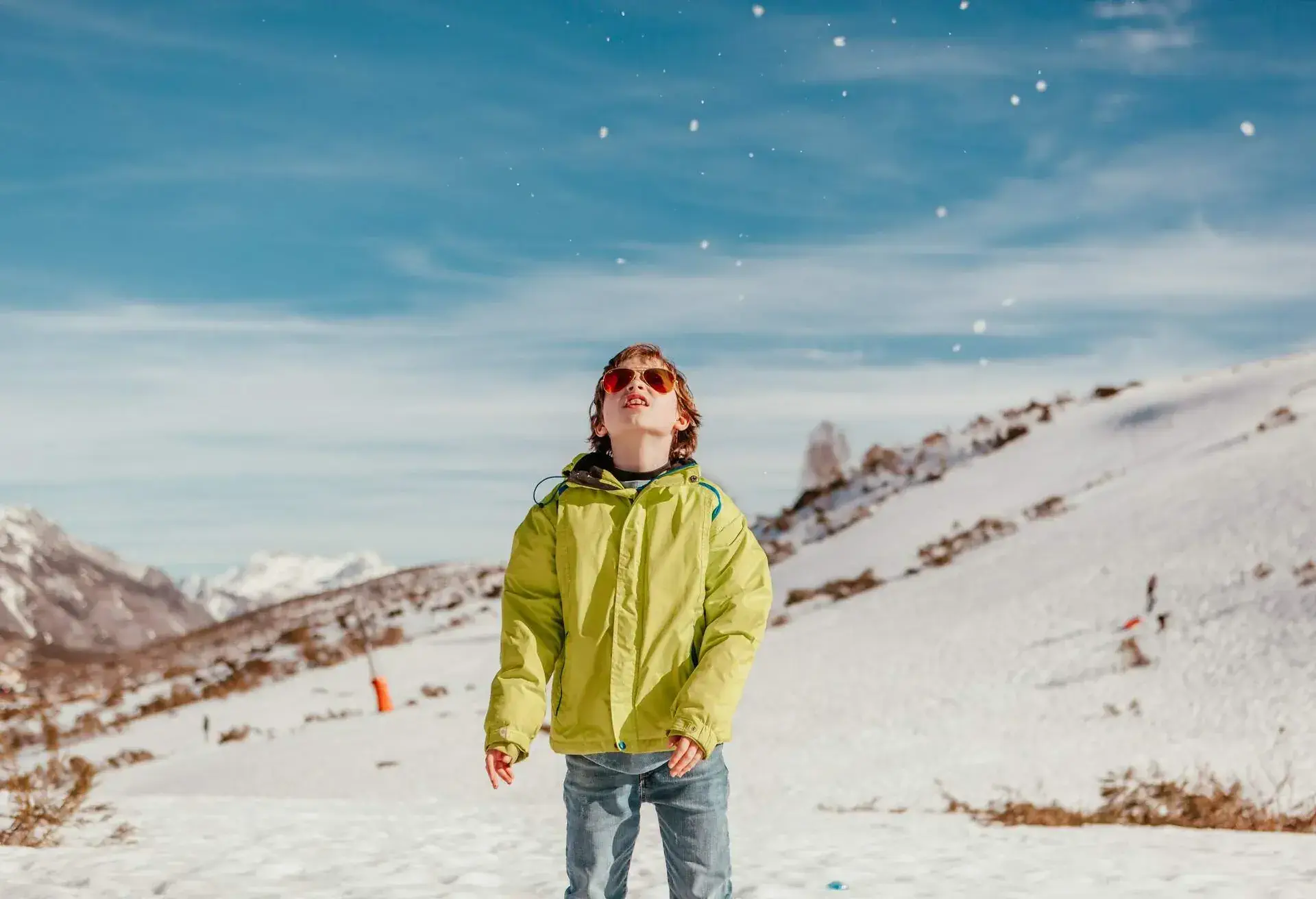 DEST_SPAIN_GRANADA_SIERRA_NEVADA_SNOW_THEME_PEOPLE_CHILD_FAMILY_TRAVEL_GettyImages-1077985908