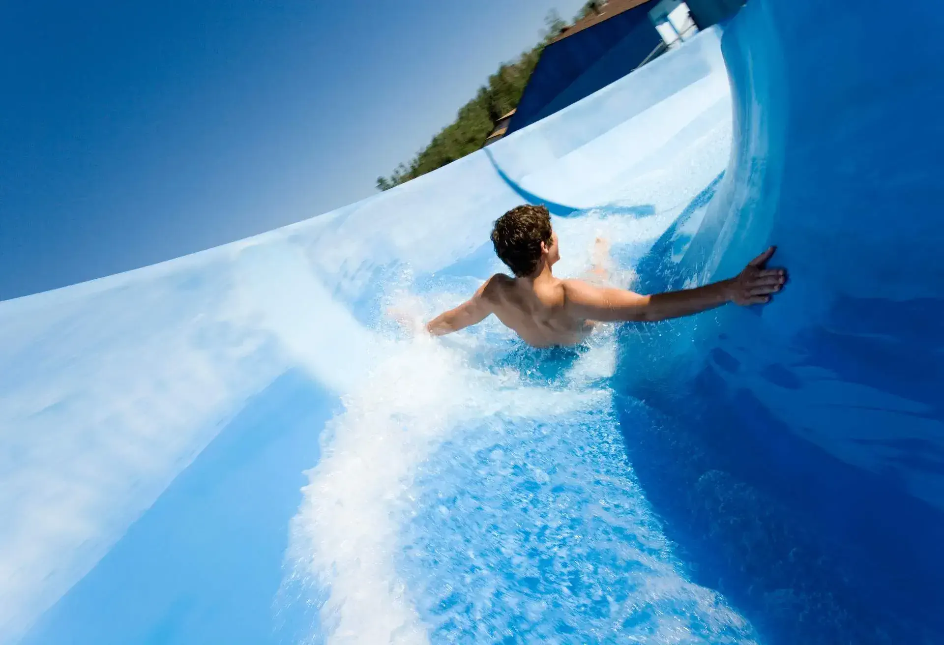 THEME_PEOPLE_MAN_WATER_PARK_AQUA_SLIDE_GettyImages-80620918