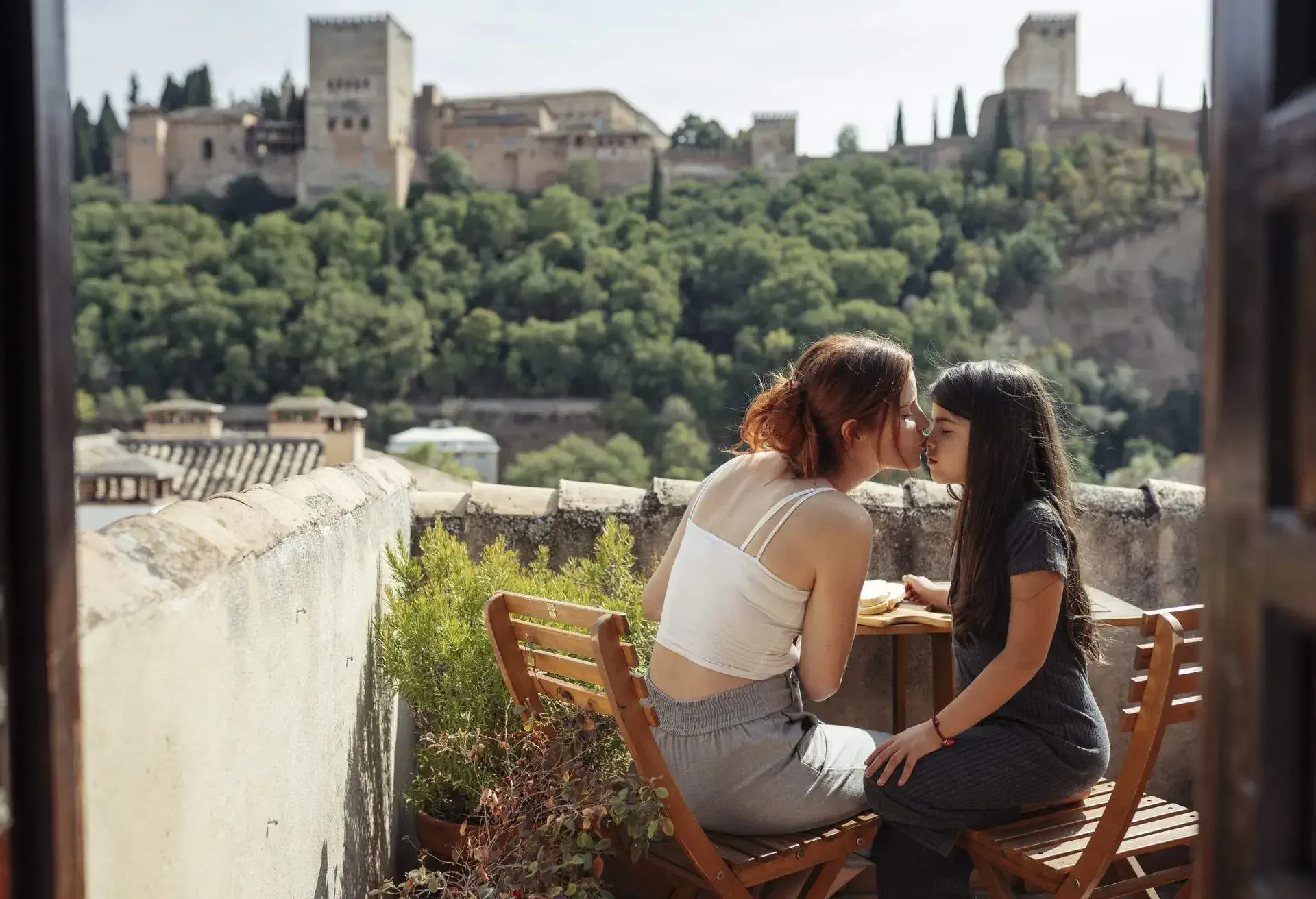 spain_granada_alhambra_family