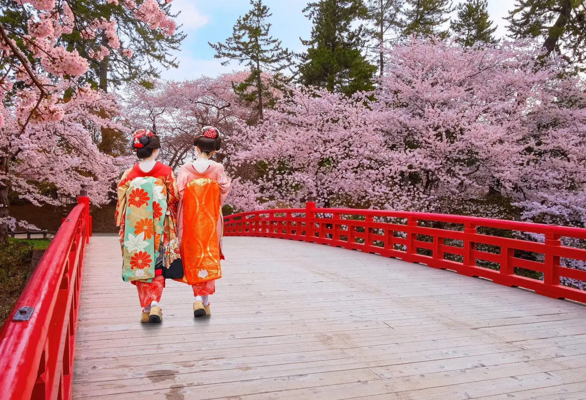 DEST_JAPAN_AOMORI_HIROSAKI_HIROSAKI-PARK_CHERRY-BLOSSOMS_shutterstock-premier_1284325519