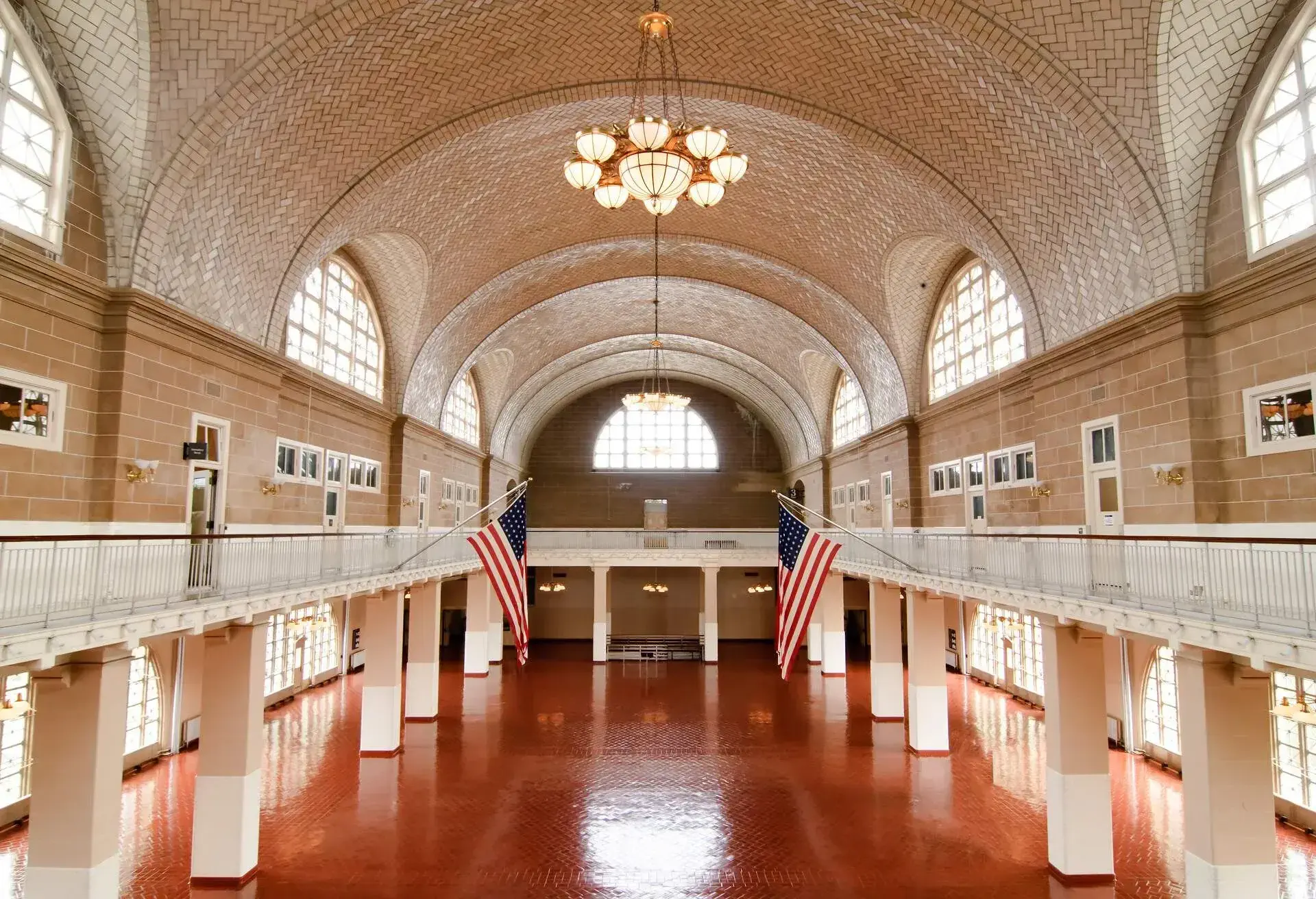 DEST_USA_NEW_YORK_ELLIS_ISLAND_MUSEUM_HALL_GettyImages-137991325