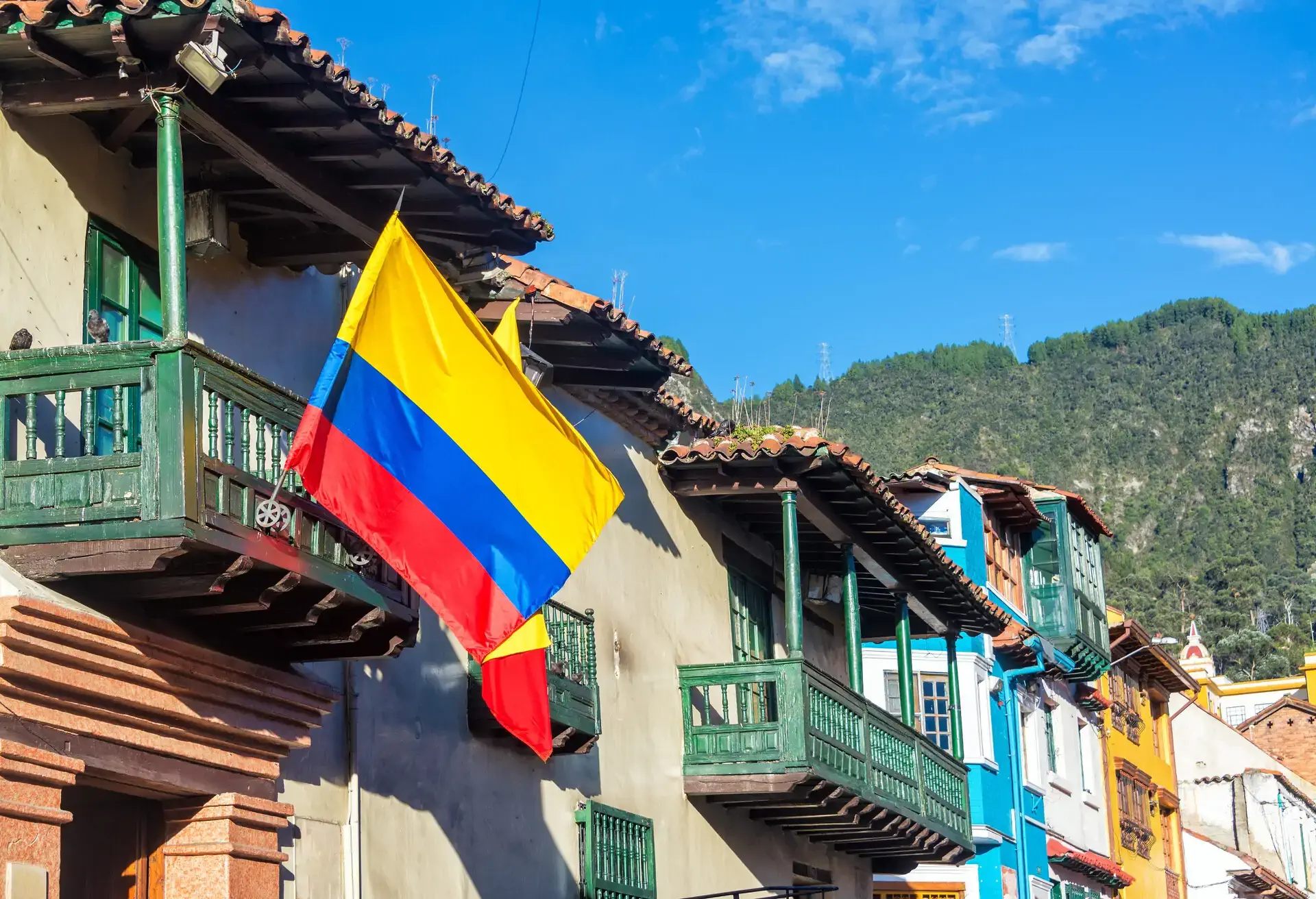 dest_colombia_bogota_la-candelaria_shutterstock-portfolio_508182010_universal_within-usage-period_61330