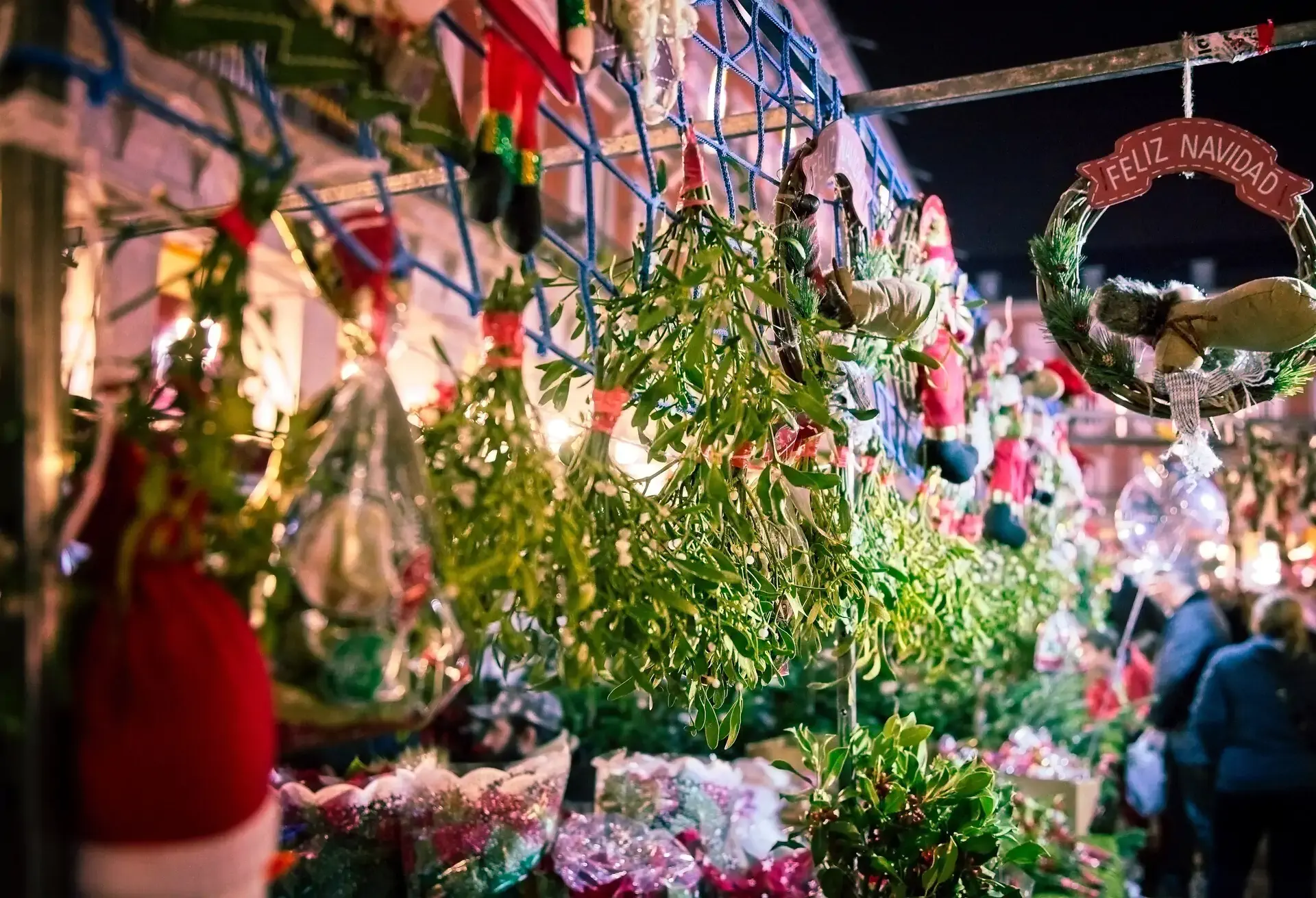 dest_spain_madrid_christmas_market_gettyimages-1127577535_universal_within-usage-period_91800