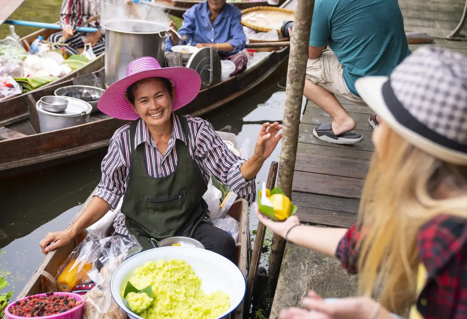 dest_thailand_bangkok_vendor_paddling_boat_fruit_gettyimages-1335029685_universal_within-usage-period_86956