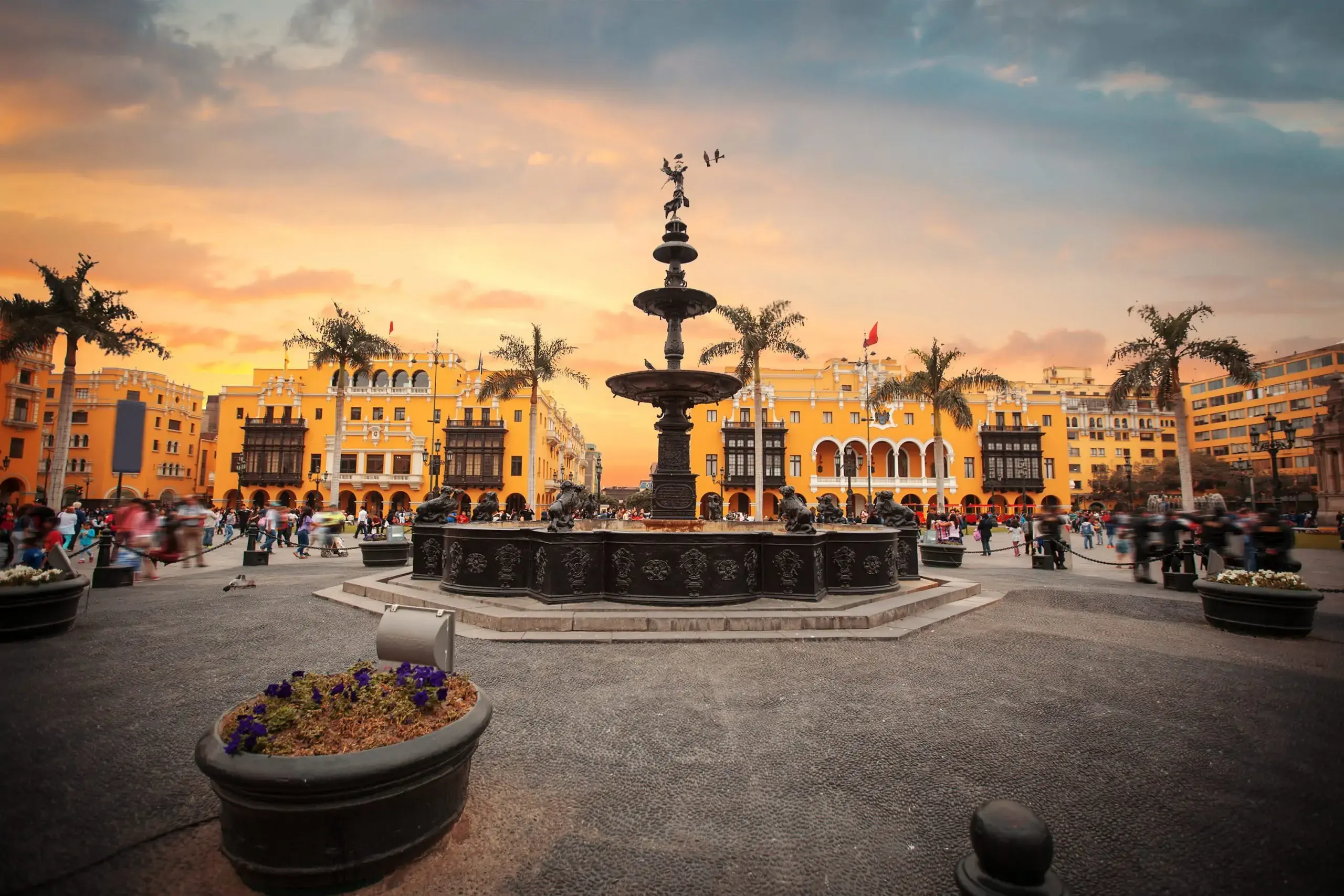 Explore Lima
