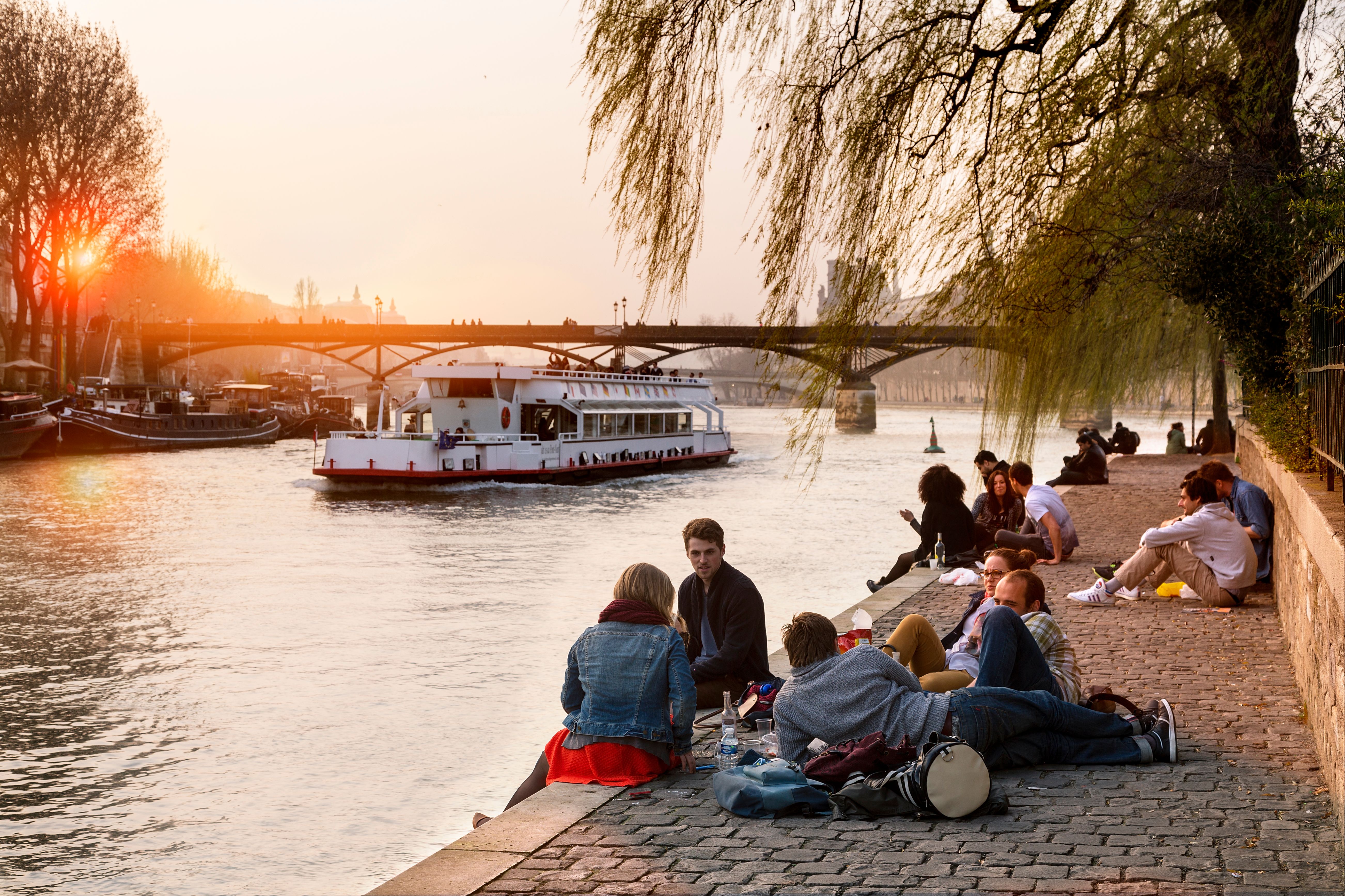 Encuentra vuelos baratos de Sevilla a Par&iacute;s