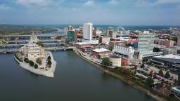 Encuentra vuelos baratos a Cedar Rapids