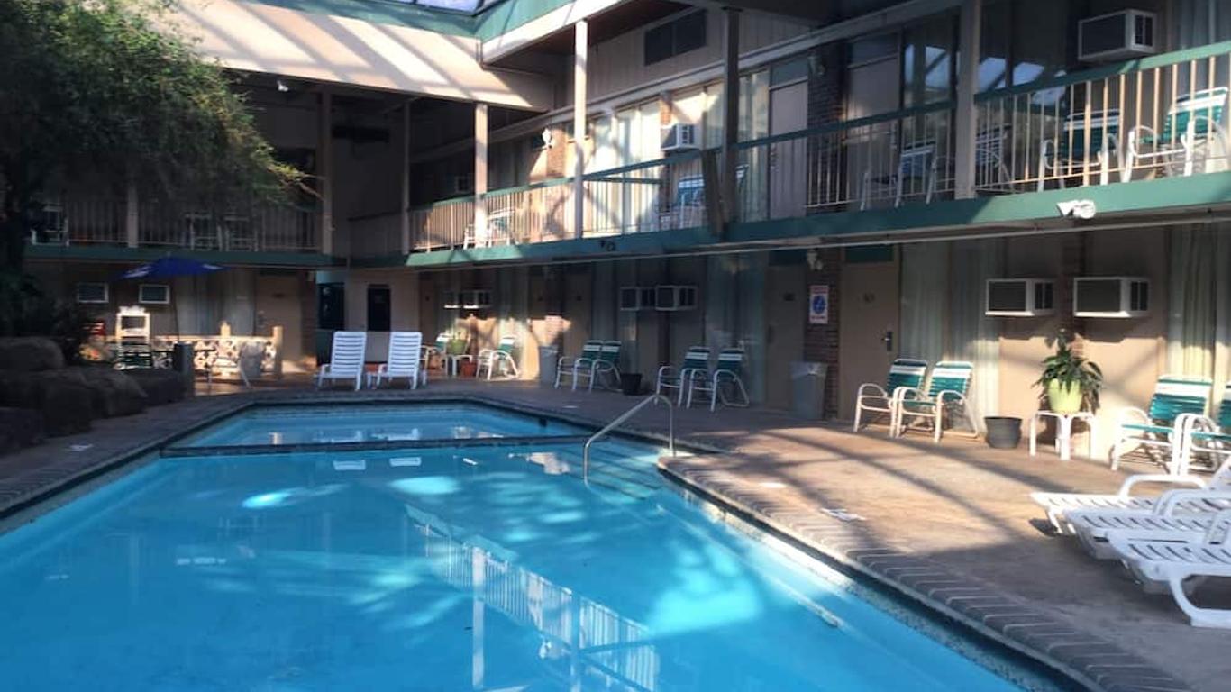 FairBridge Inn & Suites Poconos