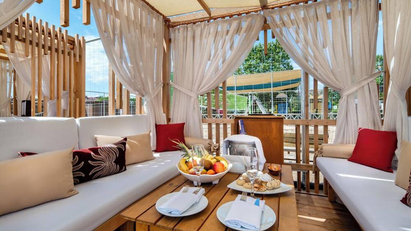 Trendy Verbena Beach