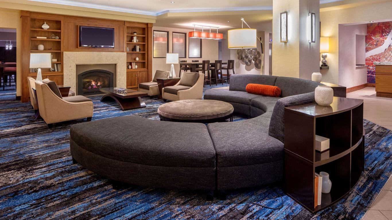 DoubleTree Suites by Hilton Minneapolis Downtown