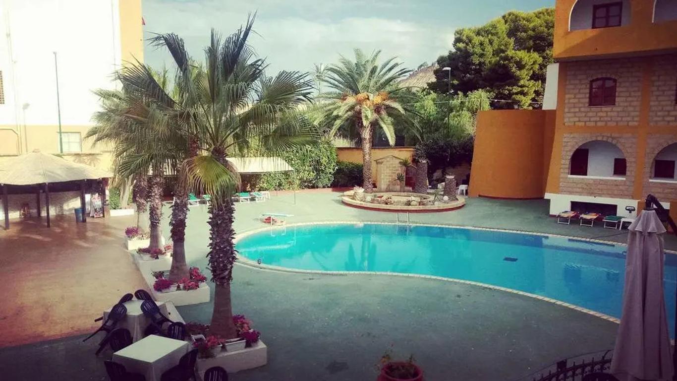 Hotel Akrabello