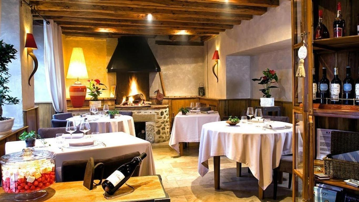 Hôtel Restaurant Les Remparts