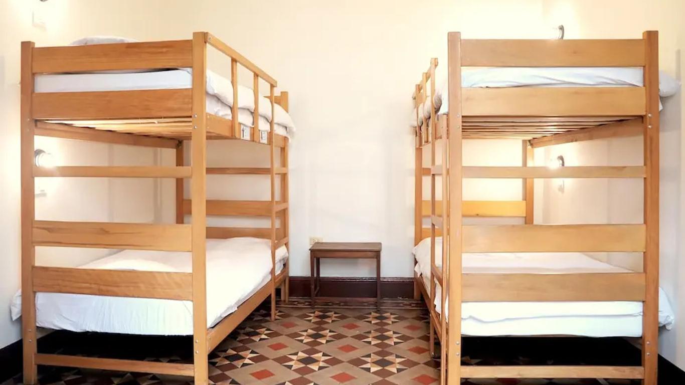 1900 Hostel