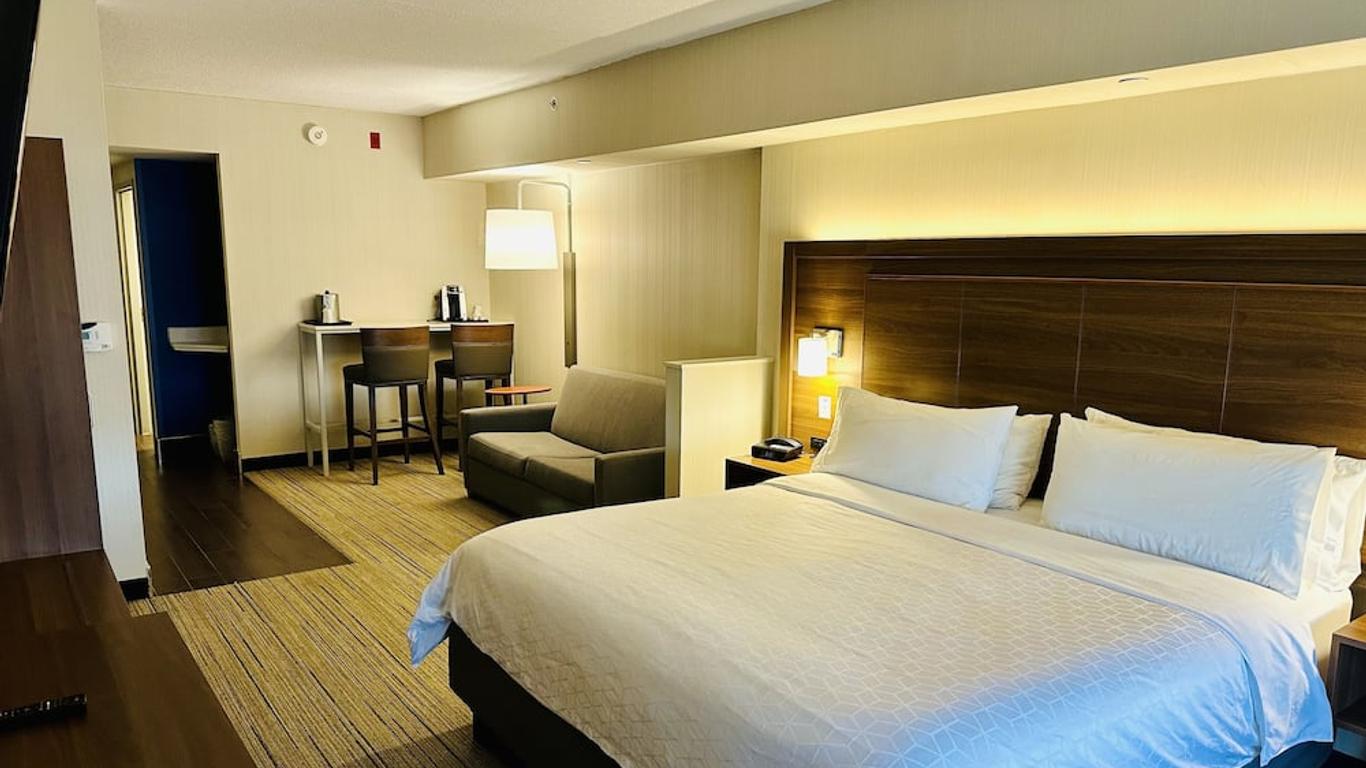 Holiday Inn Express & Suites Milton