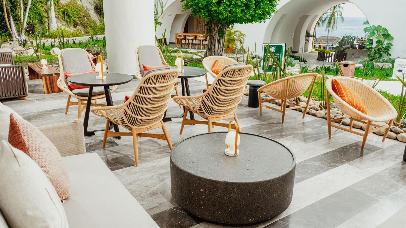 Camino Real Zaashila Huatulco