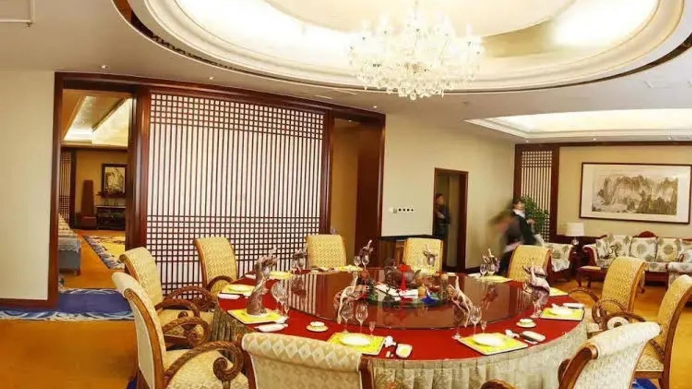 Chunyi Hotel