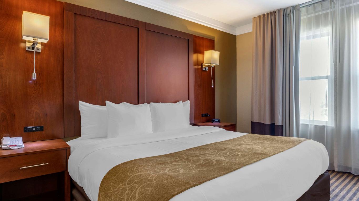 Comfort Suites Visalia Convention Center