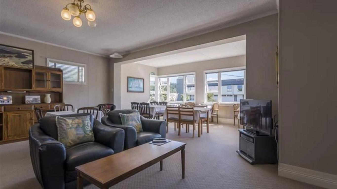Admirals Lodge
