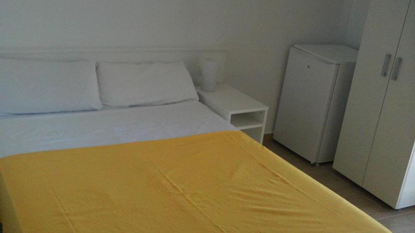 Hostal Cubelles