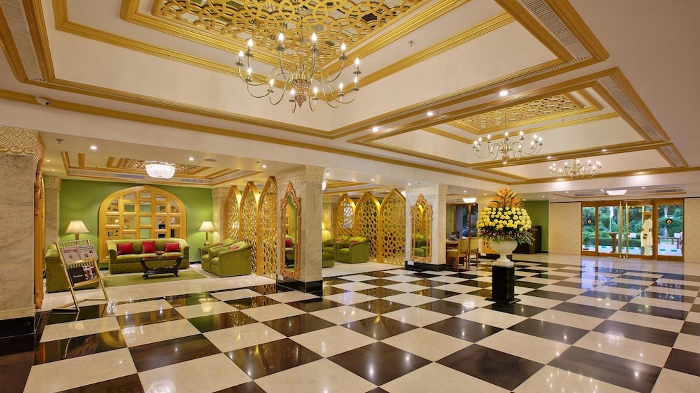 Hotel Shiraz desde €. Hoteles Agra -