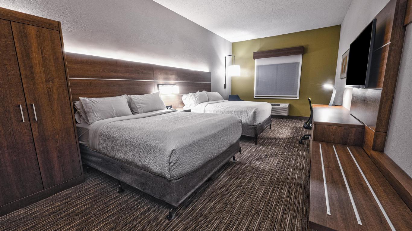 Holiday Inn Express Hotel & Suites Goshen