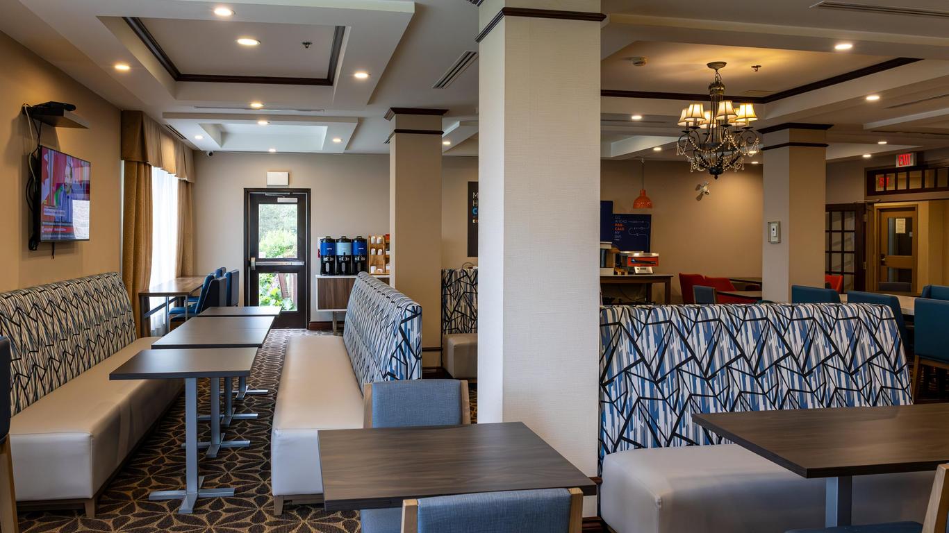 Holiday Inn Express & Suites Brockville
